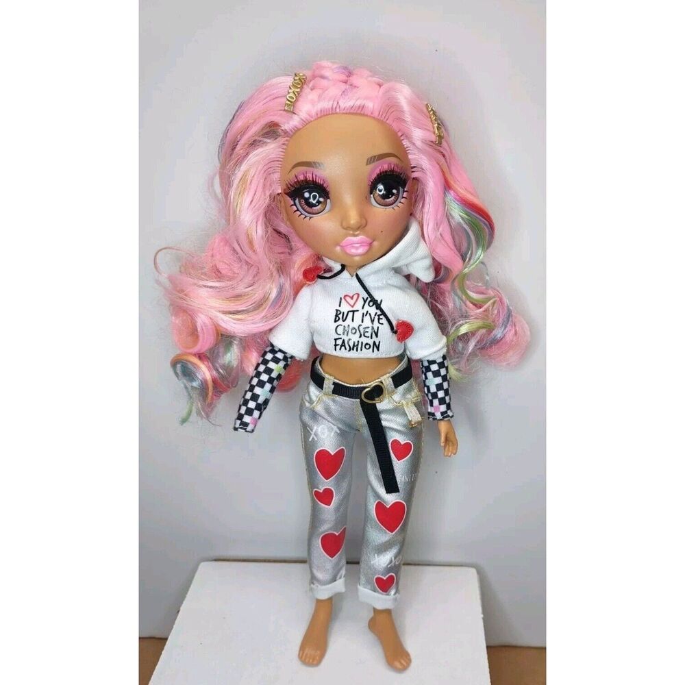 Rainbow High Special Ed Kia Hart Valentine Doll Missing Right Hand READ DESCRIPT